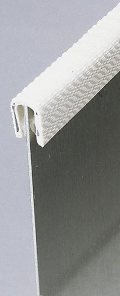 Profil lemovací ochranný velký černý délka 10 m pro tloušťku plechu 1,5–4 mm s kovovou výztuhou 310865