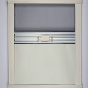 Roleta vnitřní kombinovaná zatemňovací s moskytiérou pro okna karavanů (rozměr okna 1400 × 650 mm, celkový rozměr 1494 × 750 mm, krémově bílá) 304028