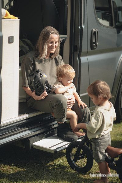 Schůdek výsuvný elektrický Thule Slide-Out Step G2, 700 mm, VW Crafter / MB Sprinter FWD 314454